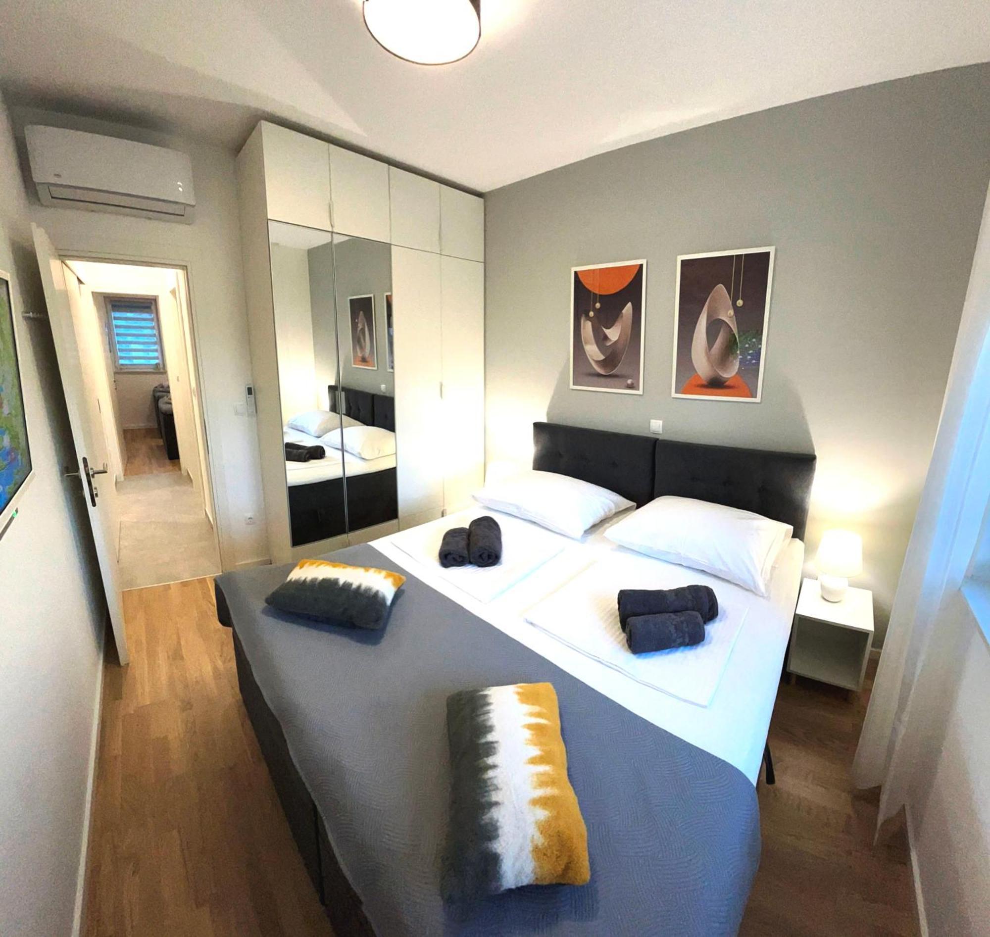 Apartments Town 2 โตรกีร์ ภายนอก รูปภาพ