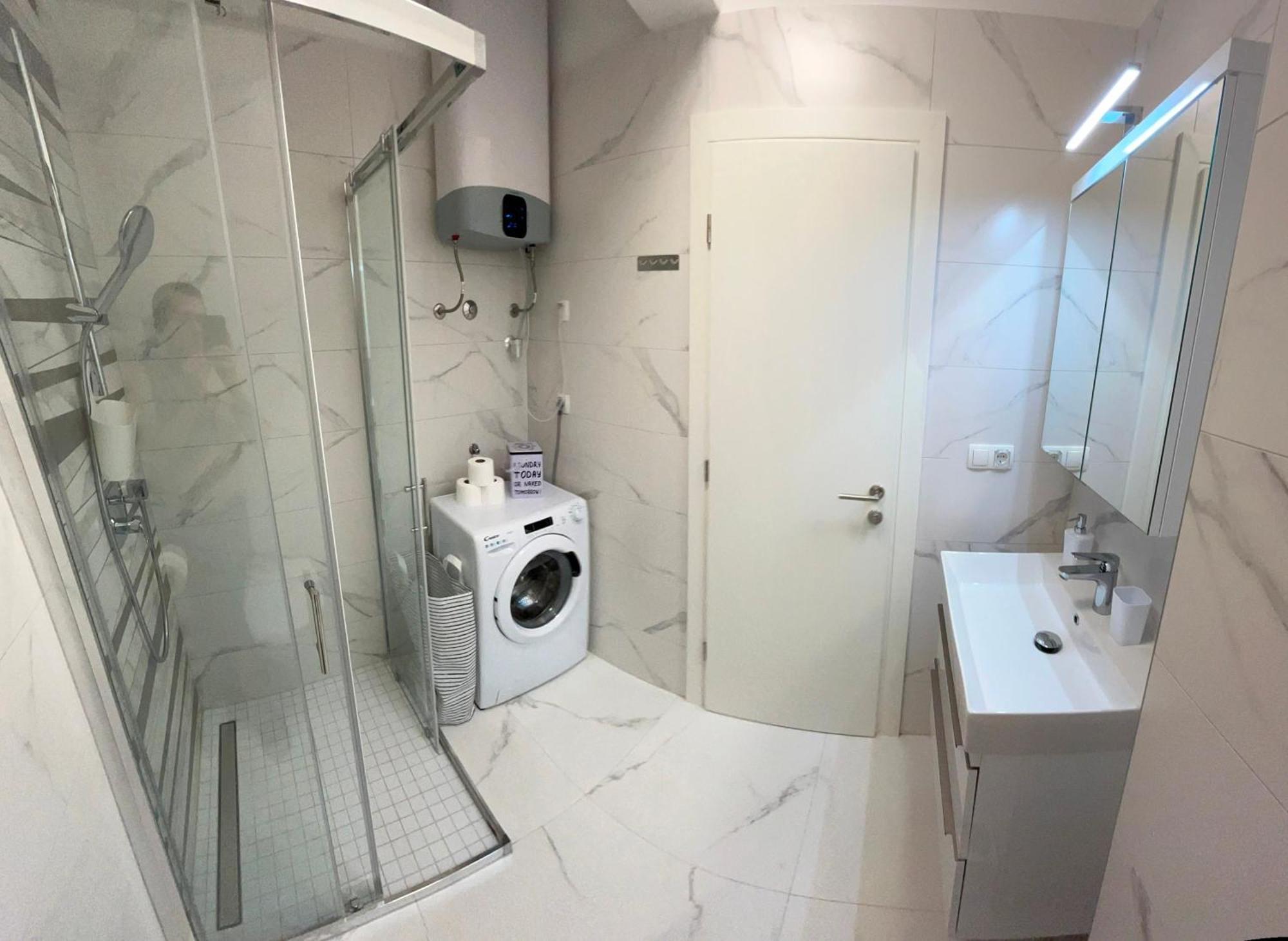 Apartments Town 2 โตรกีร์ ภายนอก รูปภาพ